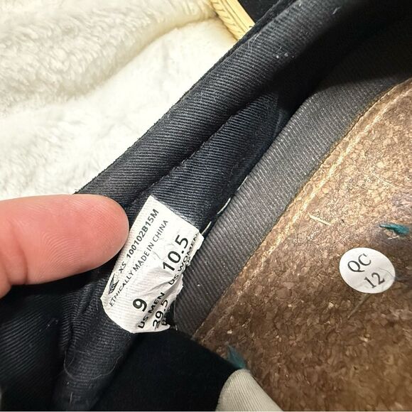 Krost cariuma Black Canvas Sneakers with Gold Eyelets size 9 - Picture 6 of 8